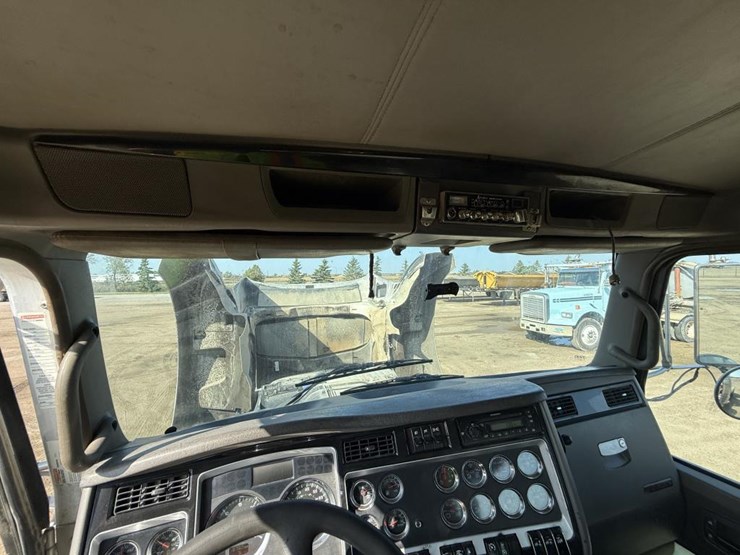 2013-kenworth-t800-image-83