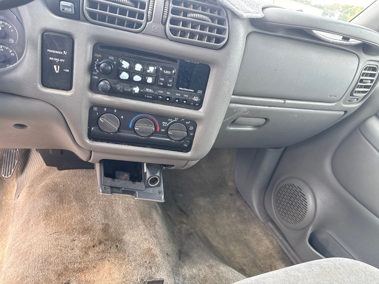 2001-chevrolet-s10-image-32