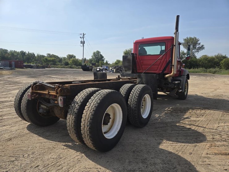 #1244-•-mack-gu813-day-cab-truck-tractor-image-4