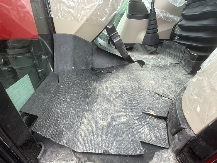 2022-massey-ferguson-4710-image-54