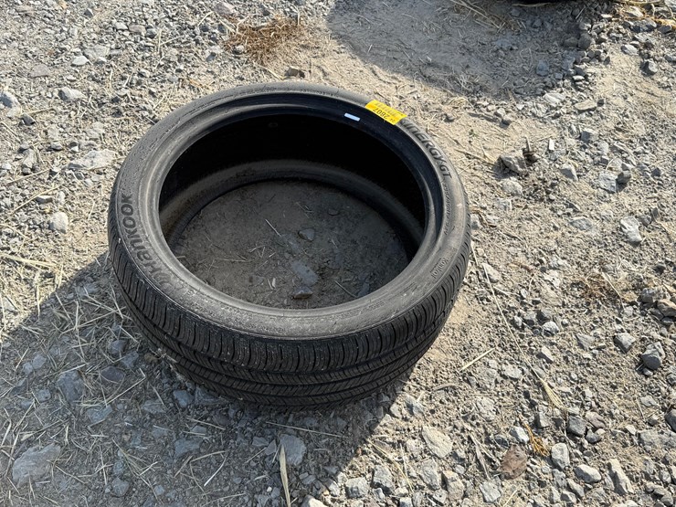 #2807-•-(1)-235/40r19-tire-inv#:-2807-image-4