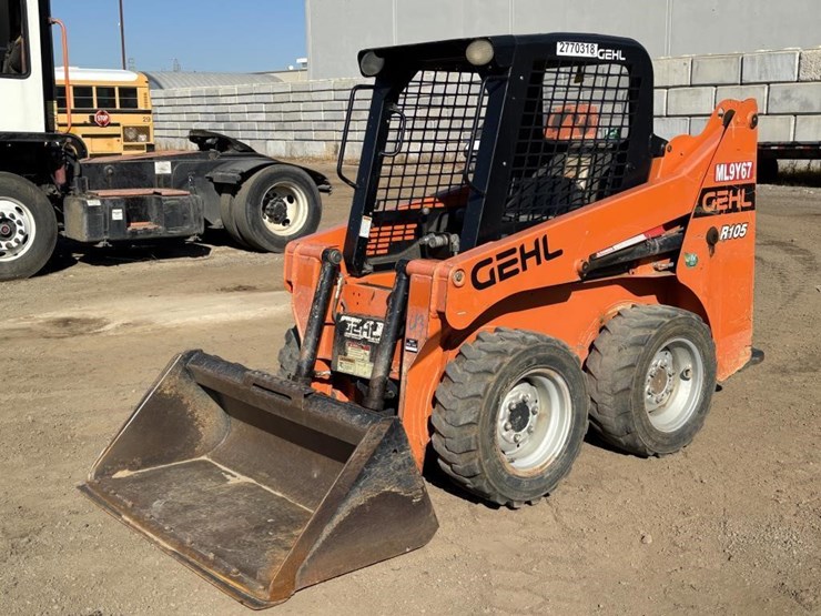 2019-gehl-r105-image-1