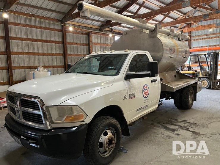 2012-dodge-3500-image-1