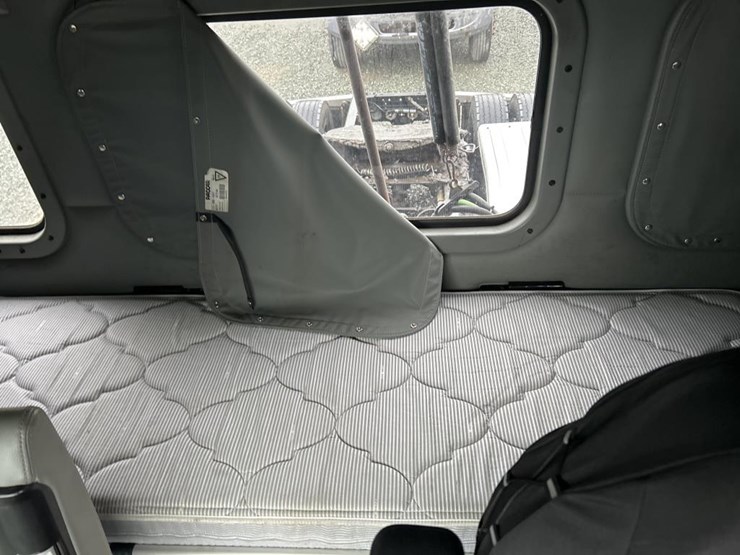 2018-kenworth-t680-image-76