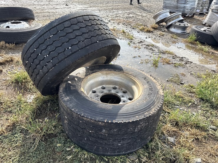 #5269-•-lot-of-(2)-445/50r22.5-tires-w/-rims-image-3