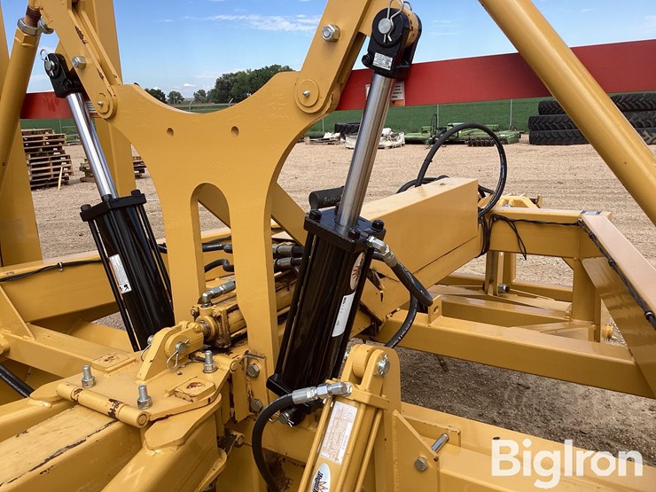 2022-schmeiser-svt24r-24'-varitrak-folding-3-pt-land-leveler-image-18