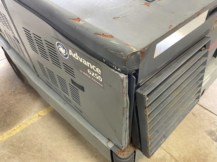 #13380-•-advanced-6250-floor-sweeper-image-25
