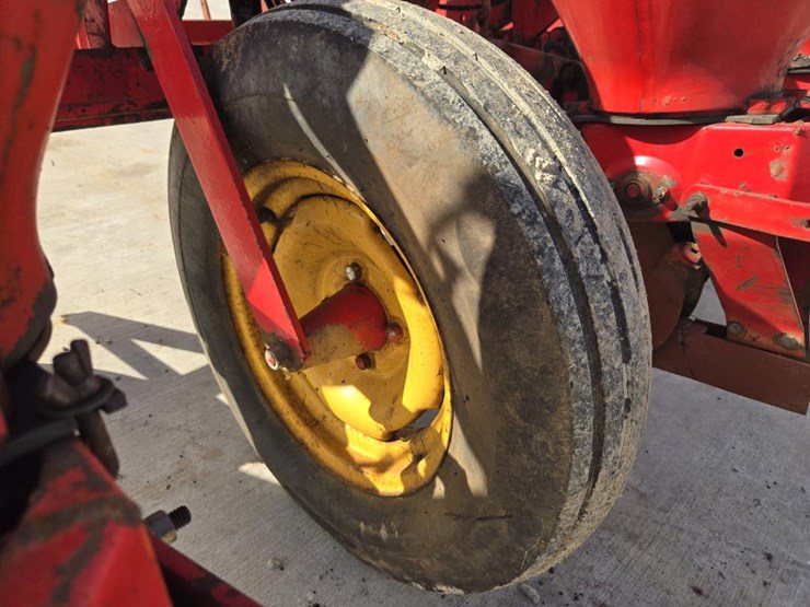 massey-ferguson-468-image-22