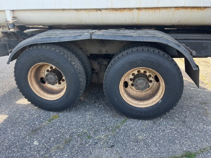 #1249-•-2011-navistar-7600-sba-6x4-2010-mixer-truck-image-94