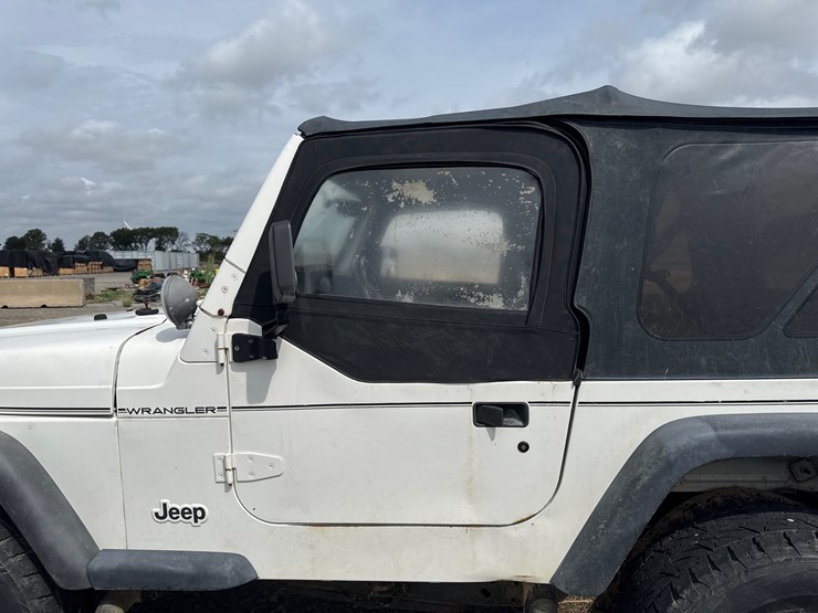 1997-jeep-wrangler-image-21