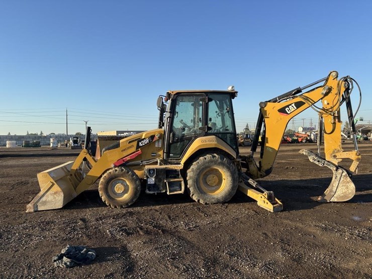 2015-caterpillar-420f2-image-5