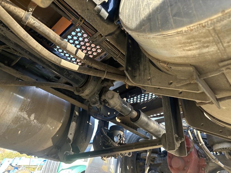 2023-kenworth-w990-image-56