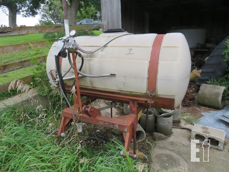 250-gallon-3pt-spray-tank-9-image-1