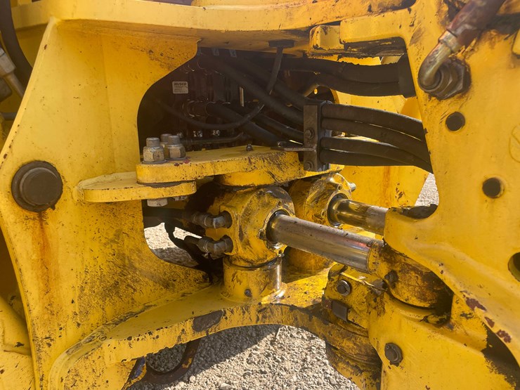 2002-new-holland-lb75b-image-37