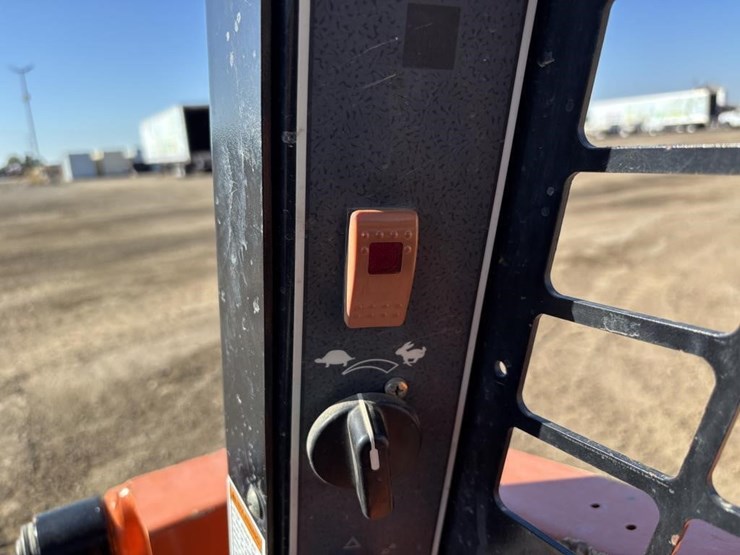2019-gehl-r105-image-26