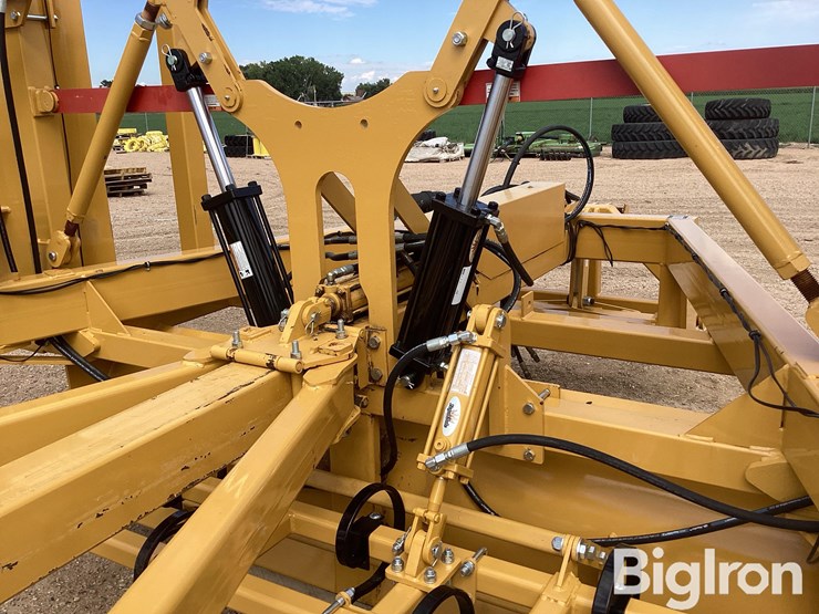2022-schmeiser-svt24r-24'-varitrak-folding-3-pt-land-leveler-image-20