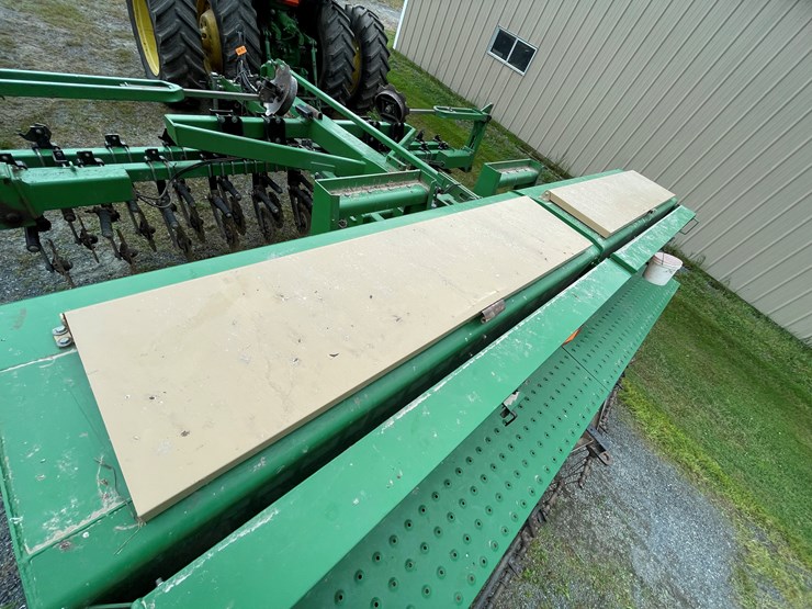 #7102-•-great-plains-grain-drill-no-till-drill-image-33