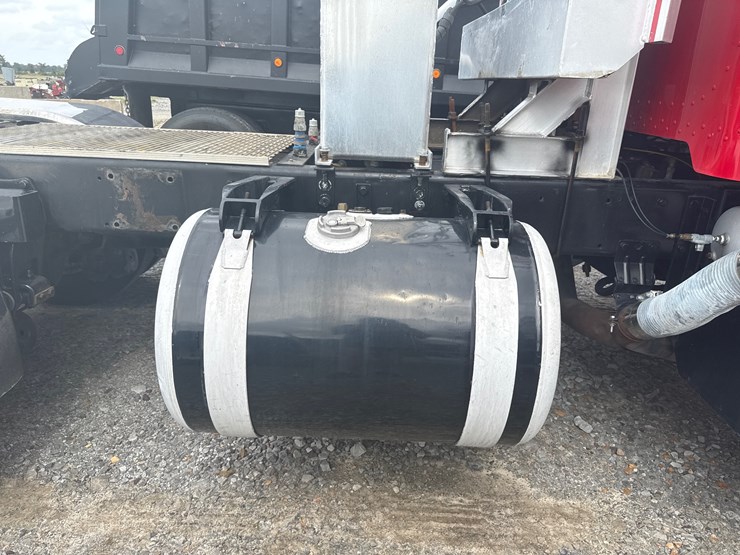 2014-peterbilt-389-image-18