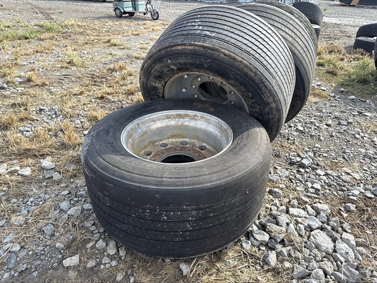 #5270-•-lot-of-(4)-445/50r22.5-tires-w/-rims-image-5