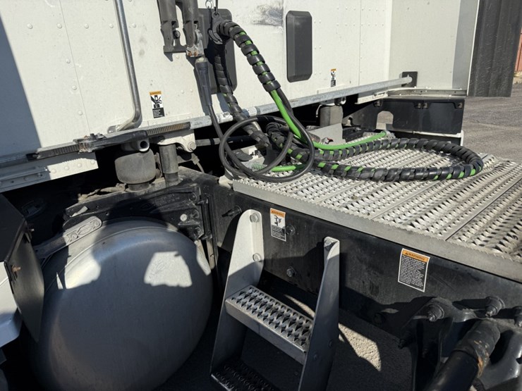 2020-peterbilt-579-image-27