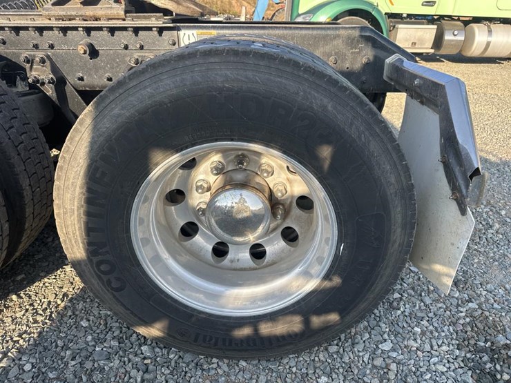 2023-kenworth-w990-image-63