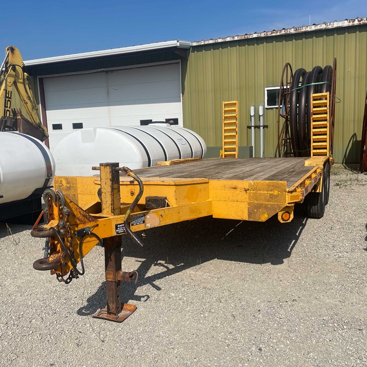 #13361 • 2002 Felling Flatbed Trailer (Has WI Title)