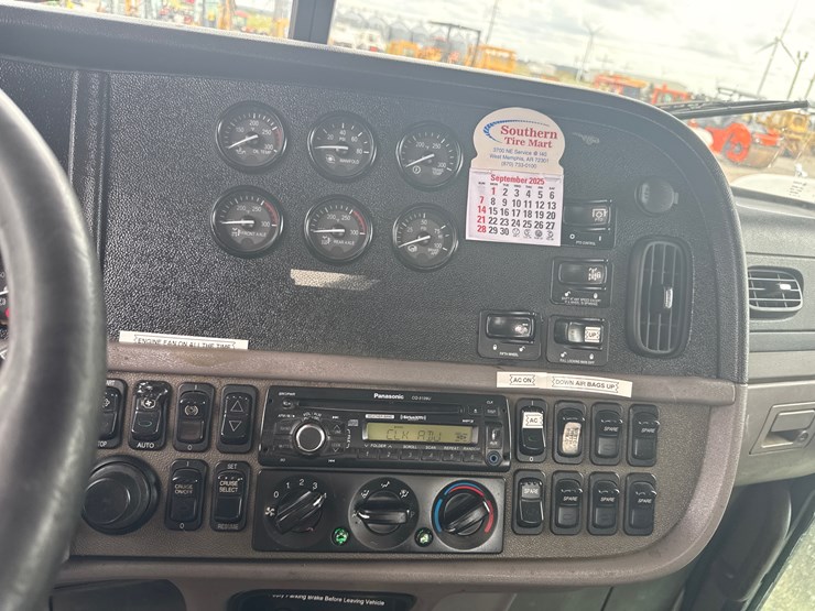 2014-peterbilt-389-image-41