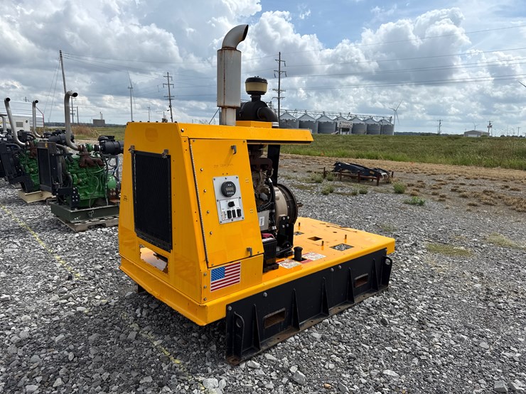 2015-john-deere-4045t-image-3