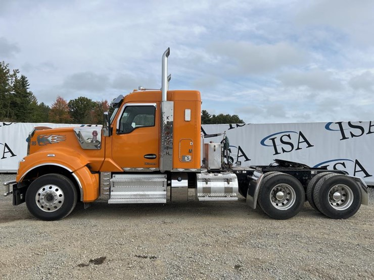 2023-kenworth-w990-image-2