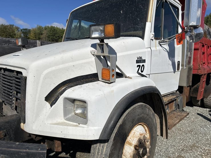2004-freightliner-fl80-image-9