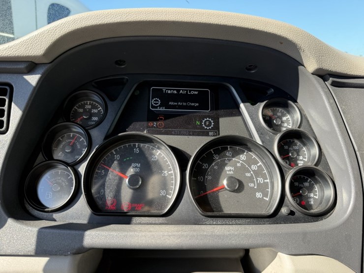 2020-peterbilt-579-image-52