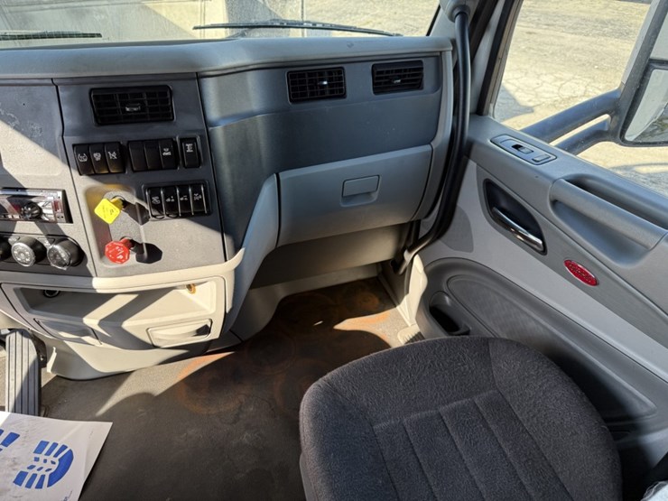 2020-peterbilt-579-image-49
