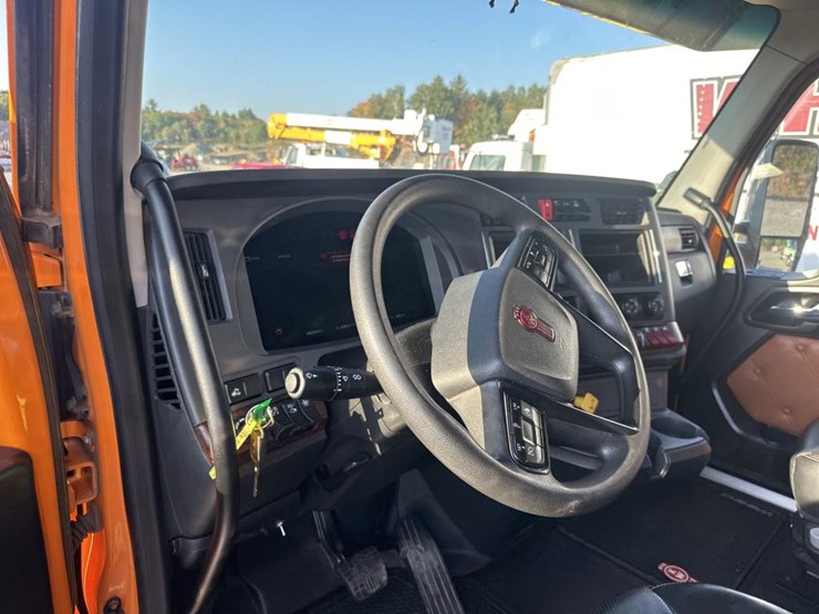 2023-kenworth-w990-image-26