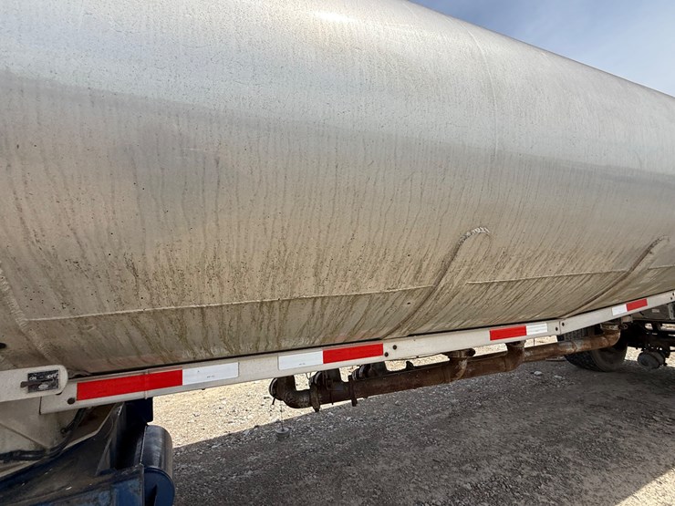 #9657-•-1996-weld-it-s/a-5400gal-fuel-trailer-1w9t23269tl010011-inv#:-9657-image-25
