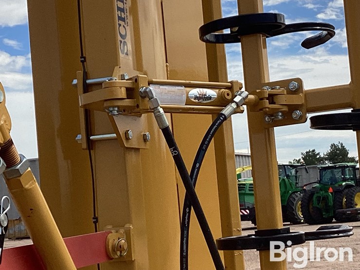 2022-schmeiser-svt24r-24'-varitrak-folding-3-pt-land-leveler-image-15