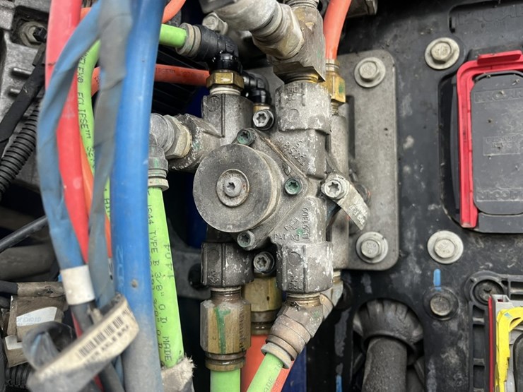 2020-kenworth-t680-image-17