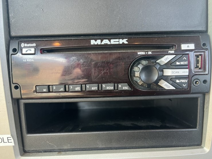 #1247-•-2015-mack-cxu612-day-cab-truck-tractor-image-115