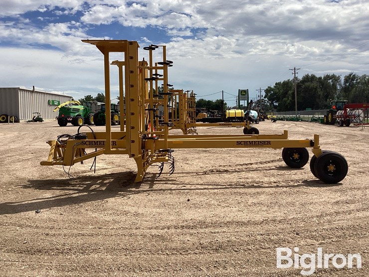 2022-schmeiser-svt24r-24'-varitrak-folding-3-pt-land-leveler-image-9