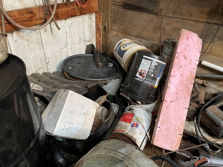 #7192-•-contents-of-corner-image-4