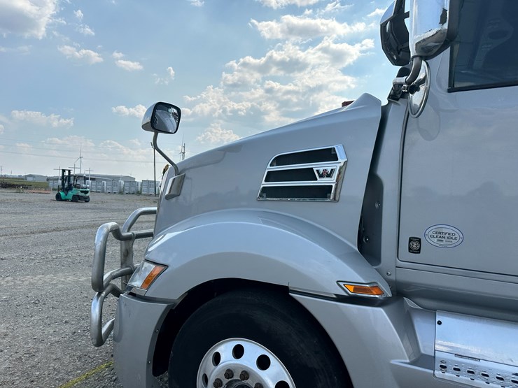 2018-western-star-5700-image-32