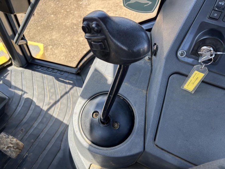 2019-deere-310l-ep-image-38