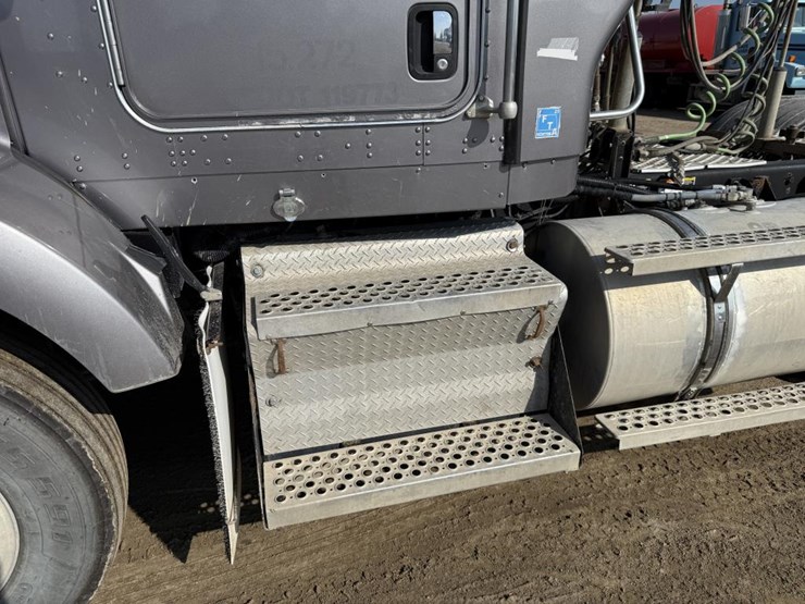 2013-kenworth-t800-image-23