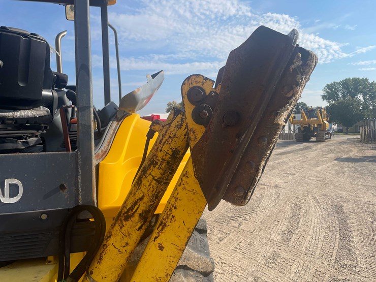 #13315-•-2003-lb110-backhoe-loader-image-36