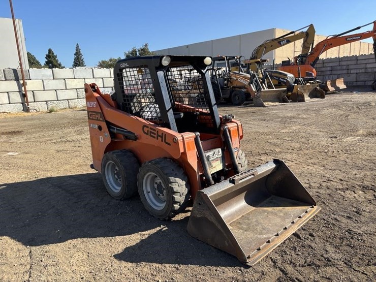 2019-gehl-r105-image-2