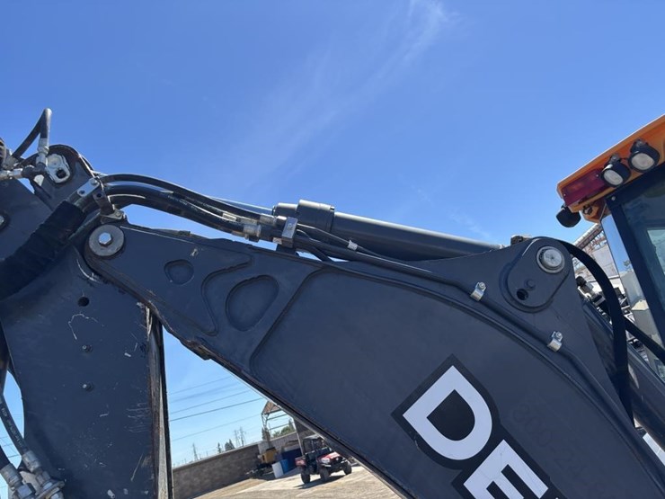 2019-deere-310l-ep-image-22