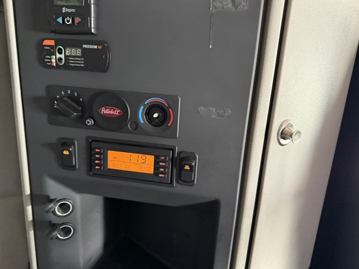 2020-peterbilt-579-image-48