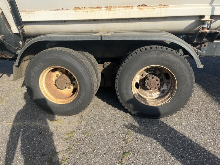 #1249-•-2011-navistar-7600-sba-6x4-2010-mixer-truck-image-103