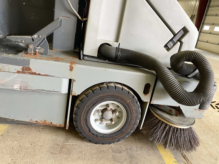 #13380-•-advanced-6250-floor-sweeper-image-45