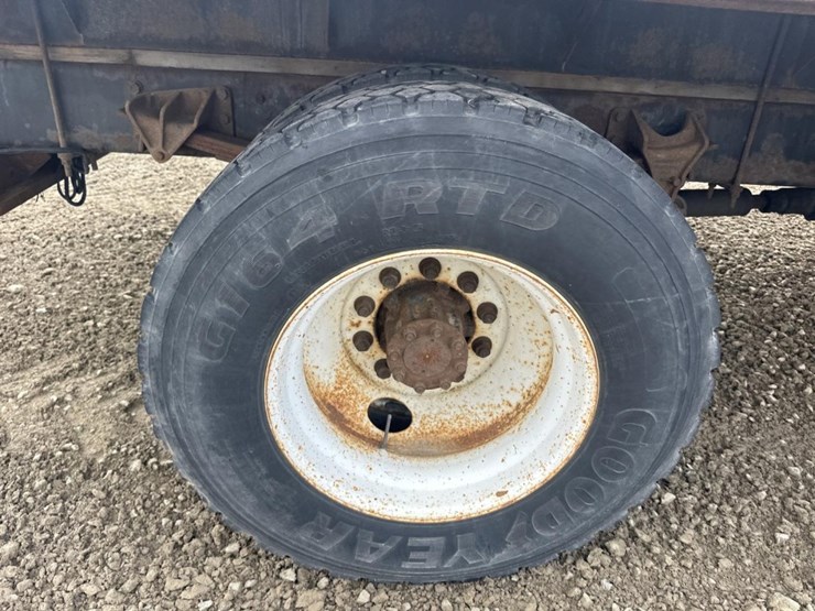 2005-international-durastar-4200-image-40