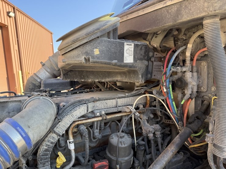 2020-peterbilt-579-image-21
